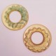 Lot 2 Pendentifs donuts 60 mm en résine