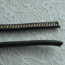 Cuir Régaliz Noir de 10 mm avec chaîne Doré par 20 cm